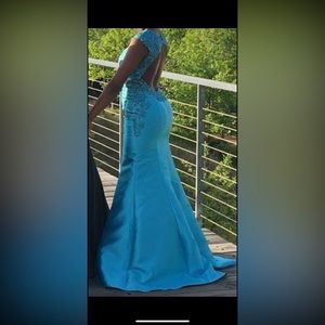 Tony Bowls, size 6 prom dress for sale